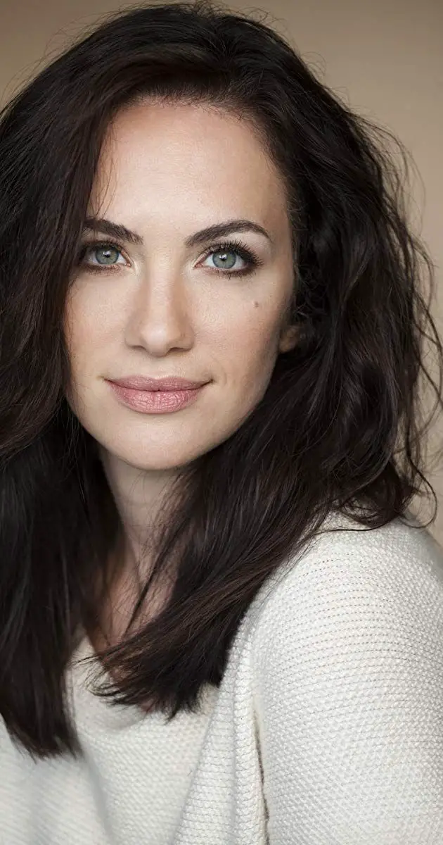 How tall is Kate Siegel?